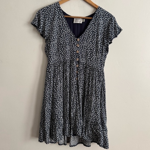Hello Molly Dresses & Skirts - Hello Molly Floral Mini Dress Button Front V Neck Flutter Sleeve Size 8